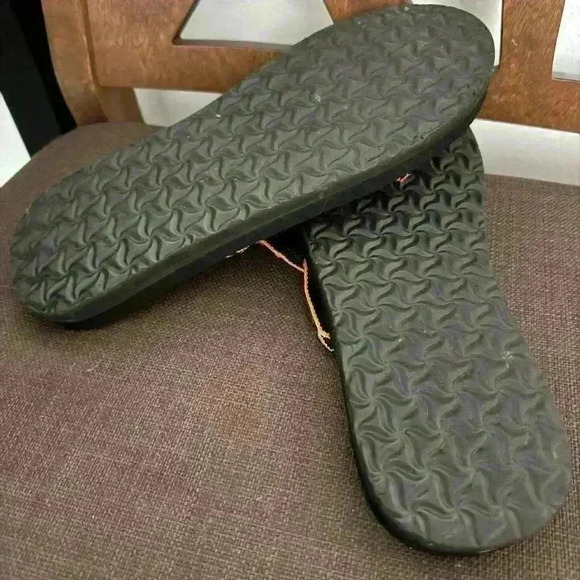 Teva Sandals size, used like a new, great for for relaxing summer looks - Picture 7 of 8